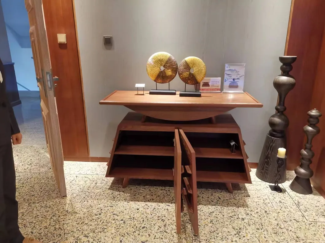 Quality Assurance 5-Axis CNC Automatic Tool Changing Engraving Machine for Wood Sales