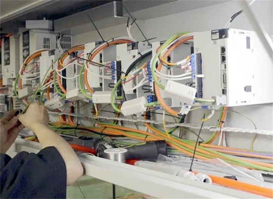 Quality Assurance 5-Axis CNC Automatic Tool Changing Engraving Machine for Wood Sales